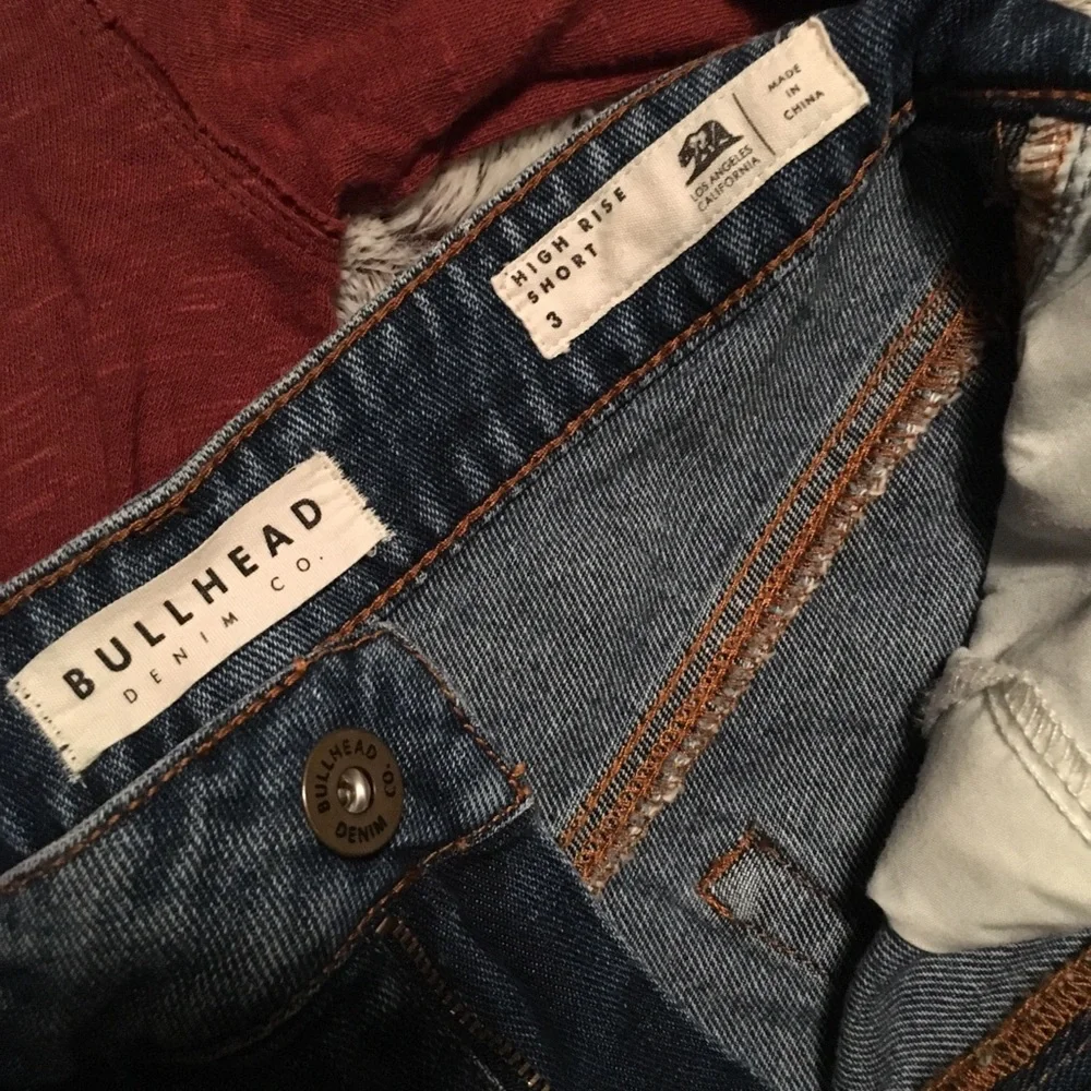 PacSun High Rise Distressed Bootie Short - Picture 4 of 5